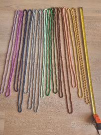 set di collane in perle colorate
