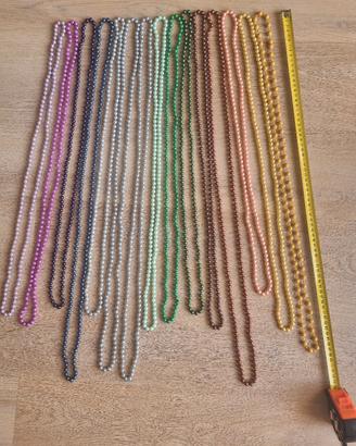 set di collane in perle colorate