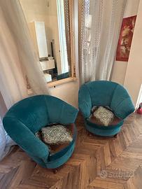 Slpendida coppia di poltrone vintage a petalo