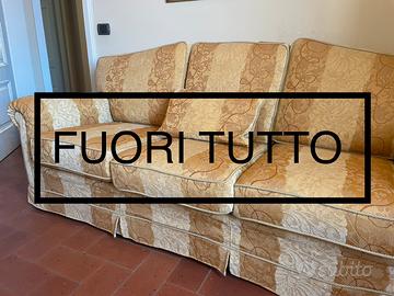Divano 3 posti con poggiapiedi coordinato