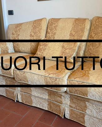 Divano 3 posti con poggiapiedi coordinato