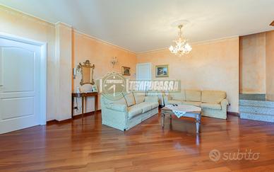 VILLA SU UN UNICO LIVELLO CON BOX DOPPIO