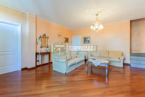 VILLA SU UN UNICO LIVELLO CON BOX DOPPIO