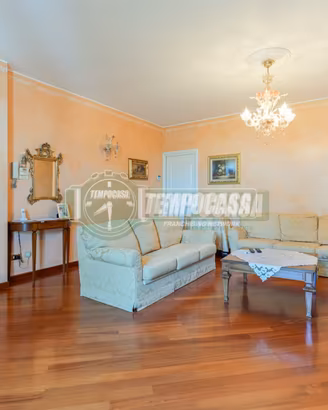 VILLA SU UN UNICO LIVELLO CON BOX DOPPIO