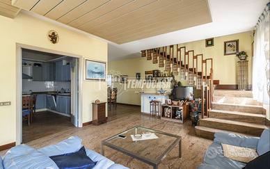 Casa indipendente con ampia corte privata, taverna