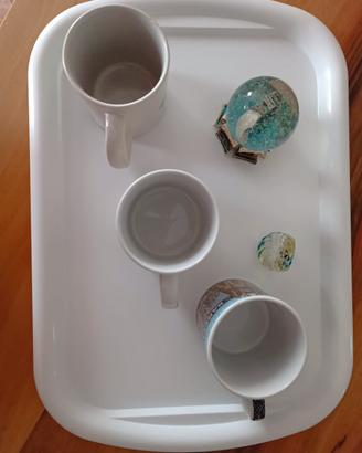 Tre tazze in Ceramica + souvenir in vetro