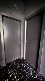 Porte grigio scuro effetto trama legno