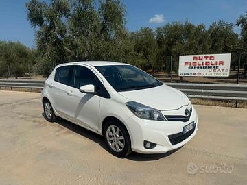 Toyota Yaris 1.0 BENZINA ''navig, retr,'' 2012 neo