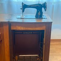 Macchina da cucire  Singer con mobile in legno