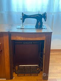 Macchina da cucire  Singer con mobile in legno