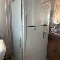 FRIGORIFERO con Freezeer