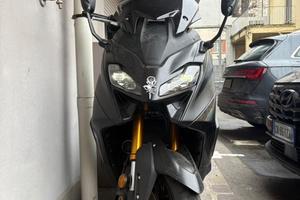 TMax 560 techmax back