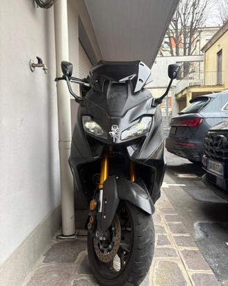 TMax 560 techmax back