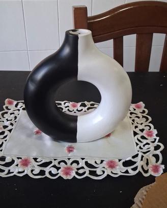 vaso in resine fatto a mano