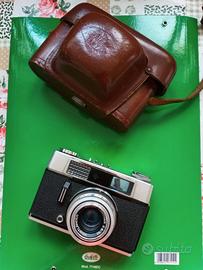Macchina fotografica Voigtlander con custodia