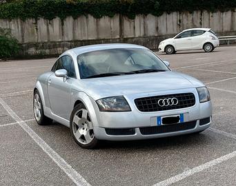 AUDI TT 8N