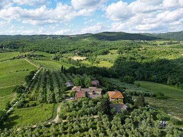 Rustico / Casale di 500 m² con box auto a Castelli
