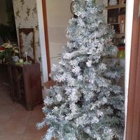 Albero di Natale innevato