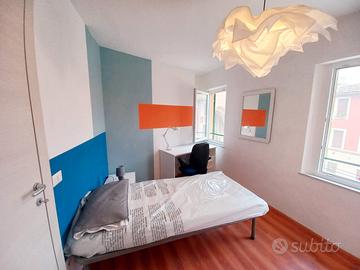 Camera singola per ragazza da Aprile