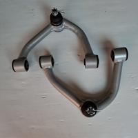 Braccetti rinforzati e rialzati per Toyota Land Cr