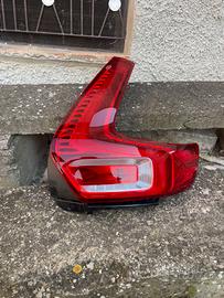 Fanale posteriore  volvo xc40