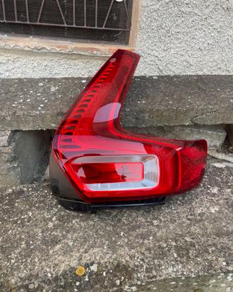 Fanale posteriore  volvo xc40