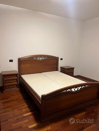 Letto matrimoniale in legno con testiera e pediera