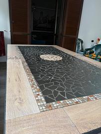 TAVOLO ARTIGIANALE IN FERRO BATTUTO E MOSAICO