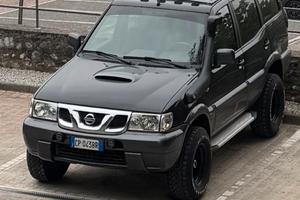 Nissan terrano 4x4 passo lungo 7 posti gancio tr