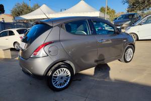 lancia Ypsilon gold
