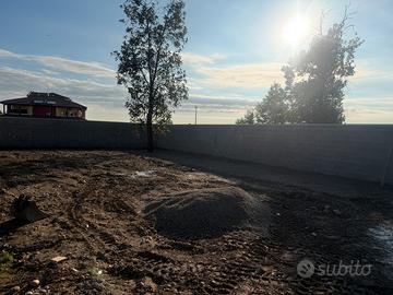 Terreno verde recintato