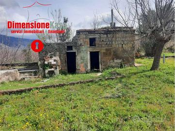 Rustico / Casale di 4000 m² con 1 locale a Roccara