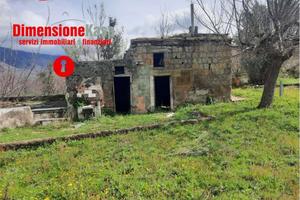 Rustico / Casale di 4000 m² con 1 locale a Roccara