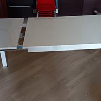 Tavolo allungabile + 4 sedie