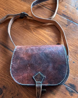 borsa a tracolla artigianale in vero cuoio rigido 