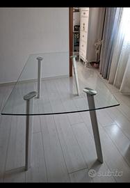 tavolo moderno in vetro 