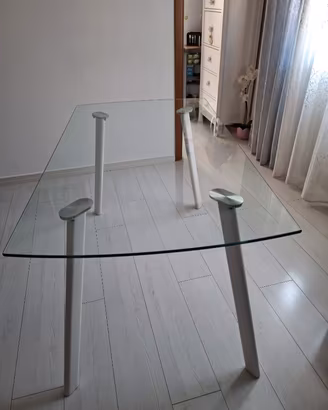 tavolo moderno in vetro 