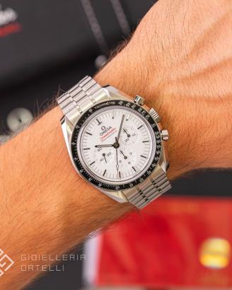 Omega Speedmaster Moonwatch  White 310.30.42.50.04