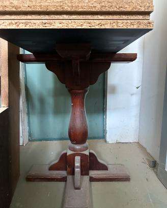 Tavoli e sedie in legno