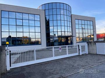 Immobile di 270 m² a Cabiate