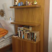 Letto singolo a scomparsa girevole con libreria