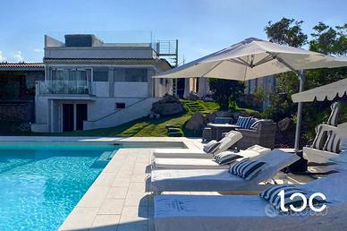 Villa di lusso con piscina e vista mare