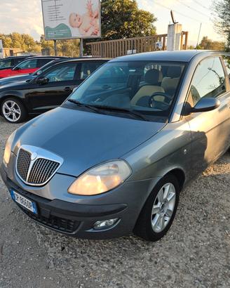 Lancia Ypsilon 1.2 16V Platino
