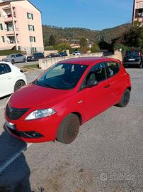 Lancia Ypsilon 1.0 firefly hybrid echoschic