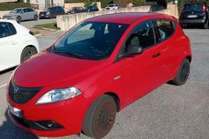 Lancia Ypsilon 1.0 firefly hybrid echoschic