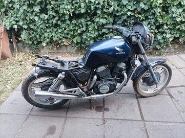 Honda vt 600 per ricambi, moto completa