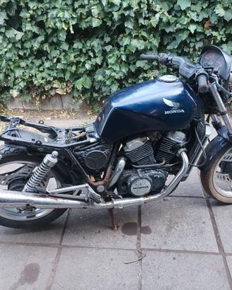 Honda vt 600 per ricambi, moto completa