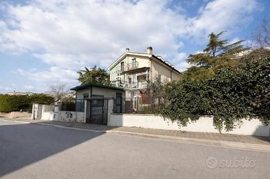 3 LOCALI A SAN GIOVANNI ROTONDO