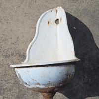 Lavandino angolare in ghisa 