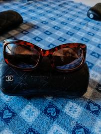 occhiali da sole Chanel perfetti nella loro custod